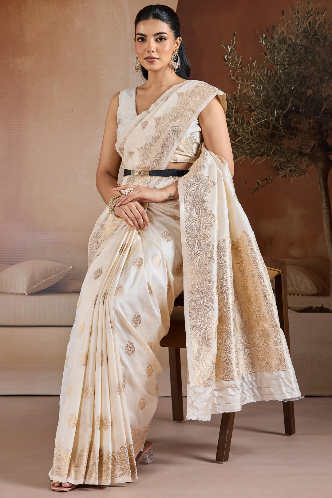 Ecru White Zari Handloom Soft Banarasi Silk Saree