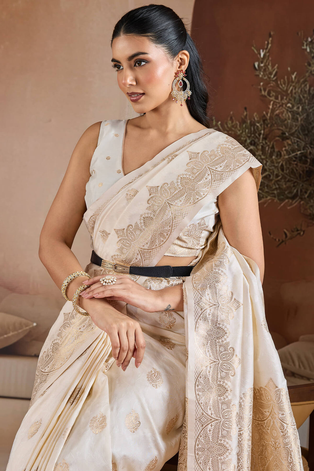 Ecru White Zari Handloom Soft Banarasi Silk Saree